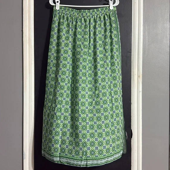 3/$14 Max Studio Sheer Patterned Midi Skirt Size: M - Picture 3 of 8
